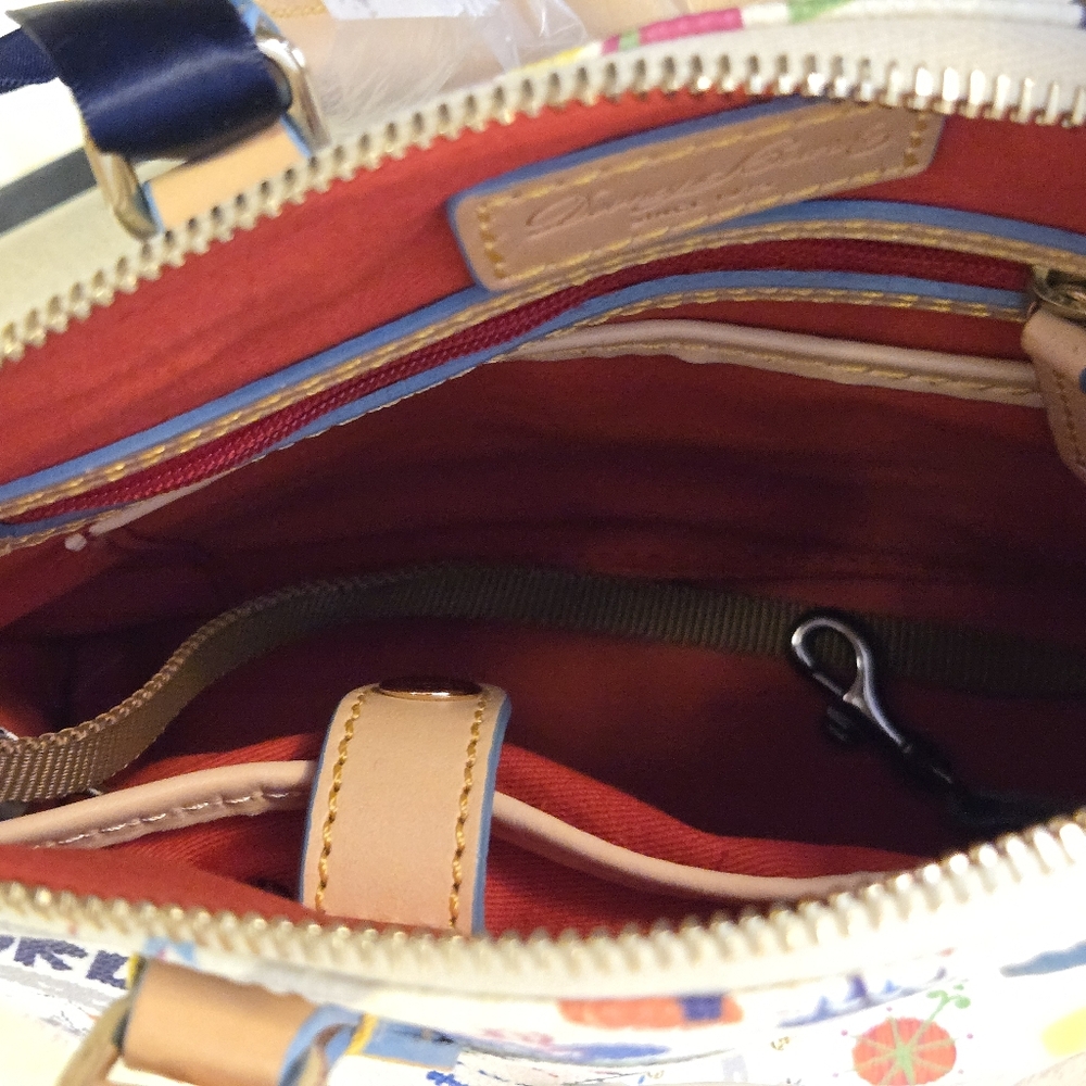 Run Disney Dooney & Bourke 2014 Walt Disney World Marathon Crossbody Purse Nwt - Picture 10 of 16